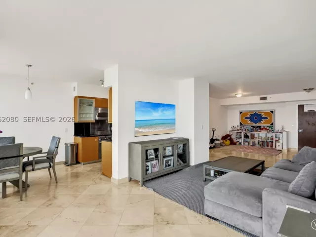 2-bedroom condo for sale in Miami Beach - 6365 Collins Ave 3002 - MondialRealty