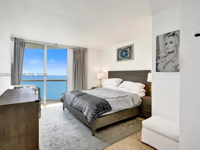 2-bedroom condo for sale in Miami Beach - 6365 Collins Ave 3002 - MondialRealty