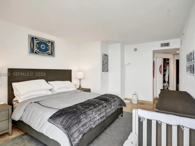 2-bedroom condo for sale in Miami Beach - 6365 Collins Ave 3002 - MondialRealty