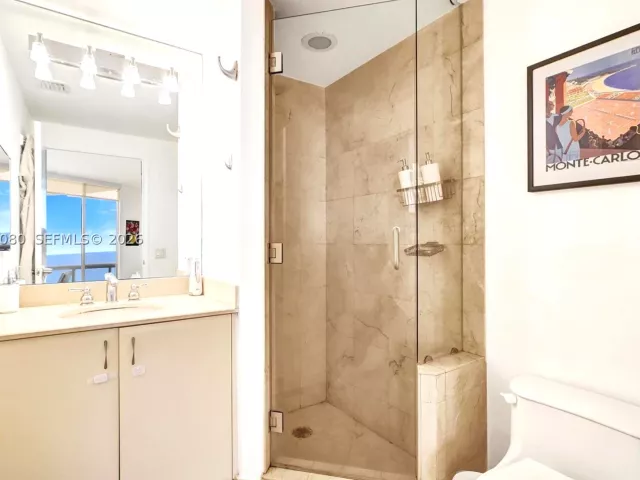 2-bedroom condo for sale in Miami Beach - 6365 Collins Ave 3002 - MondialRealty