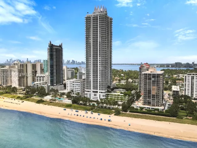 2-bedroom condo for sale in Miami Beach - 6365 Collins Ave 3002 - MondialRealty