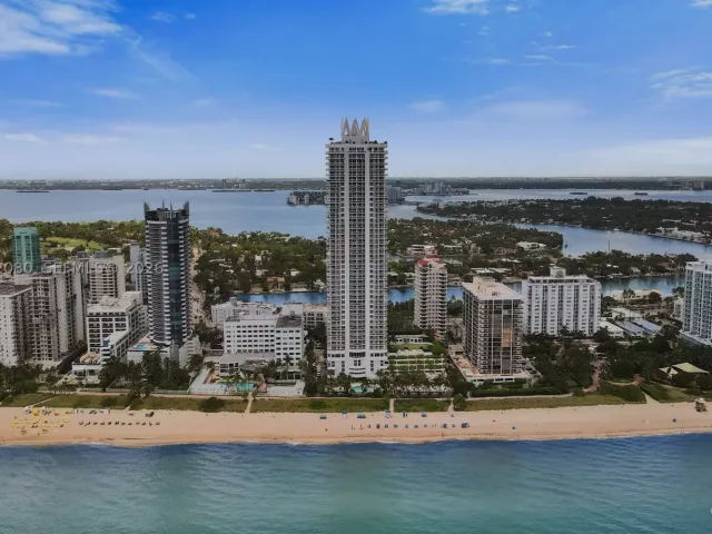 2-bedroom condo for sale in Miami Beach - 6365 Collins Ave 3002 - MondialRealty