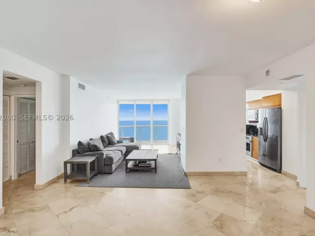 2-bedroom condo for sale in Miami Beach - 6365 Collins Ave 3002 - MondialRealty