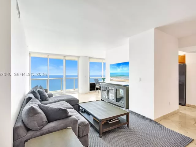 2-bedroom condo for sale in Miami Beach - 6365 Collins Ave 3002 - MondialRealty