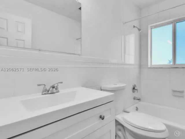 3-bedroom home for rent in Miami - 10015 SW 85th Ter - MondialRealty