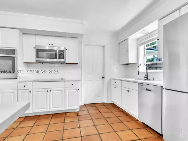 3-bedroom home for rent in Miami - 10015 SW 85th Ter - MondialRealty