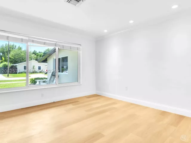 3-bedroom home for rent in Miami - 10015 SW 85th Ter - MondialRealty