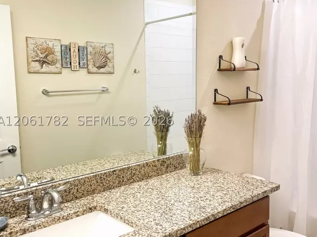 3-bedroom home for sale in Hollywood - 5100 Eucalyptus Dr 2 - MondialRealty
