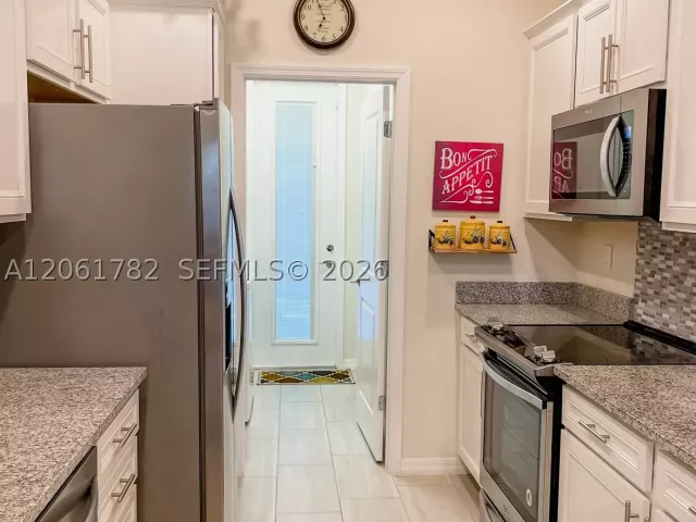 3-bedroom home for sale in Hollywood - 5100 Eucalyptus Dr 2 - MondialRealty