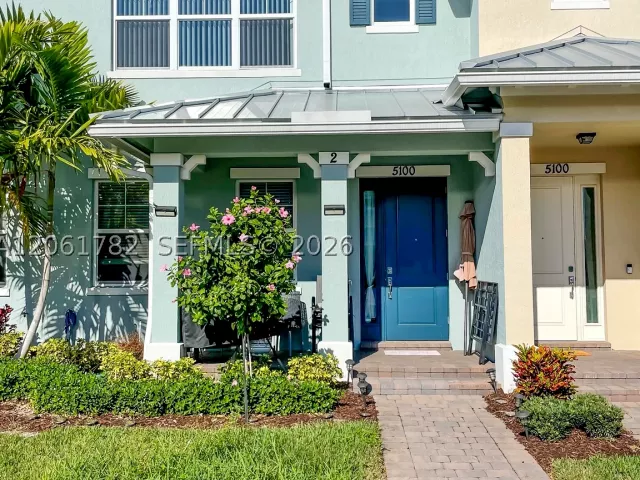 3-bedroom home for sale in Hollywood - 5100 Eucalyptus Dr 2 - MondialRealty