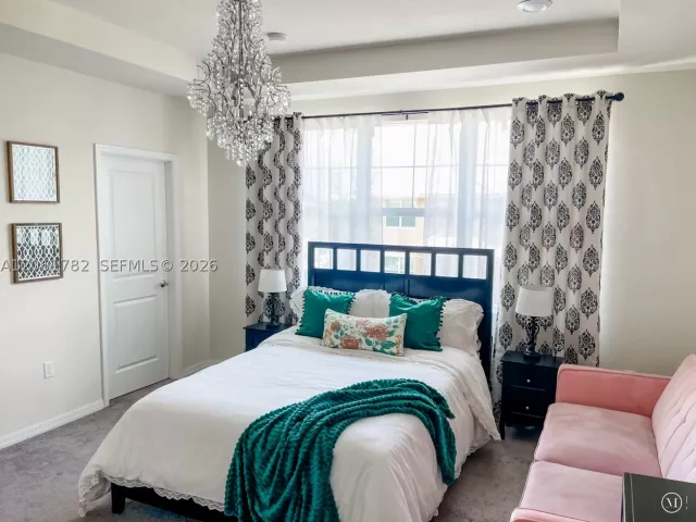 3-bedroom home for sale in Hollywood - 5100 Eucalyptus Dr 2 - MondialRealty