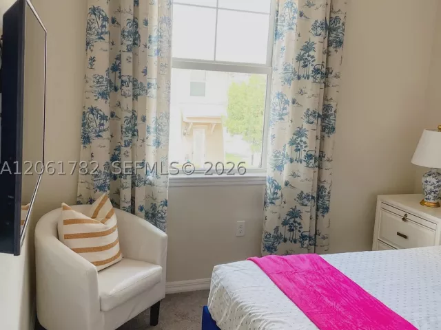 3-bedroom home for sale in Hollywood - 5100 Eucalyptus Dr 2 - MondialRealty