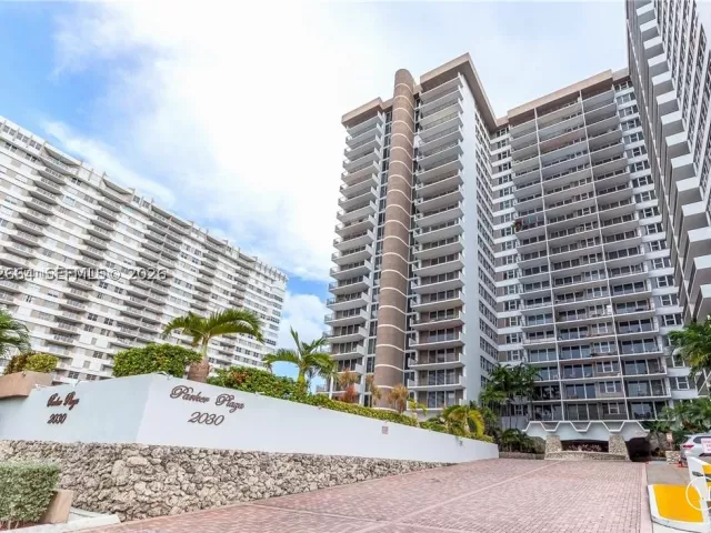2-bedroom condo for sale in Hallandale Beach - 2030 S Ocean Dr 2223 - MondialRealty