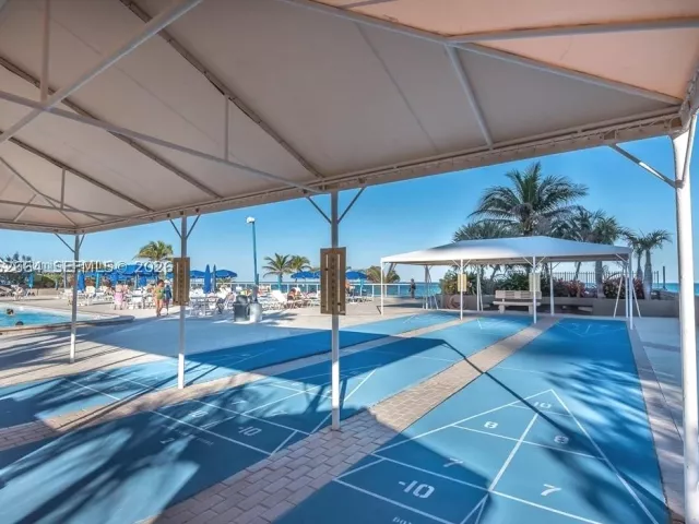 2-bedroom condo for sale in Hallandale Beach - 2030 S Ocean Dr 2223 - MondialRealty