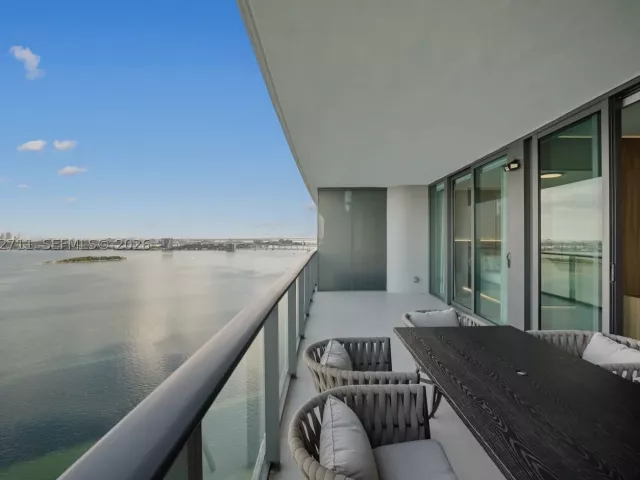 2-bedroom condo for sale in Miami - 3131 NE 7th Ave 2805 - MondialRealty