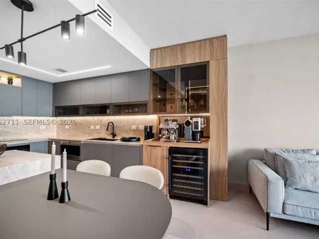2-bedroom condo for sale in Miami - 3131 NE 7th Ave 2805 - MondialRealty