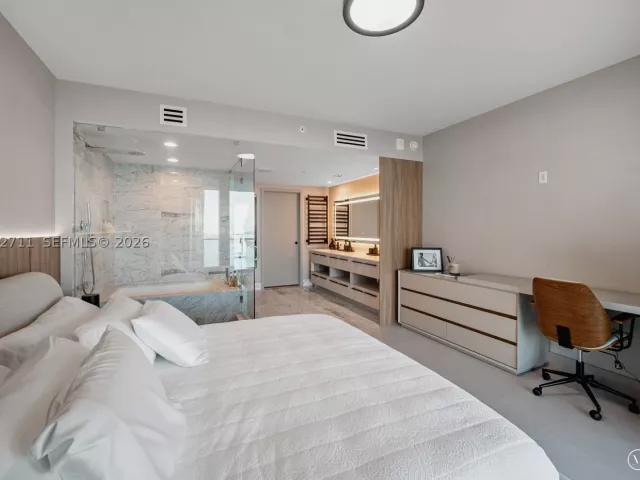 2-bedroom condo for sale in Miami - 3131 NE 7th Ave 2805 - MondialRealty