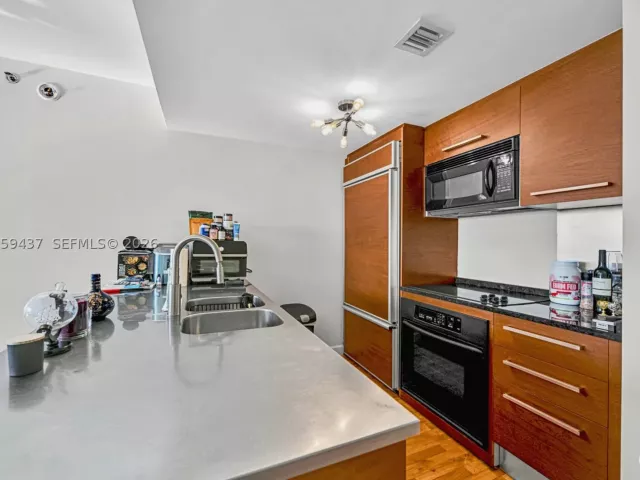 2-bedroom condo for sale in Hallandale Beach - 1850 S Ocean Dr 2709 - MondialRealty