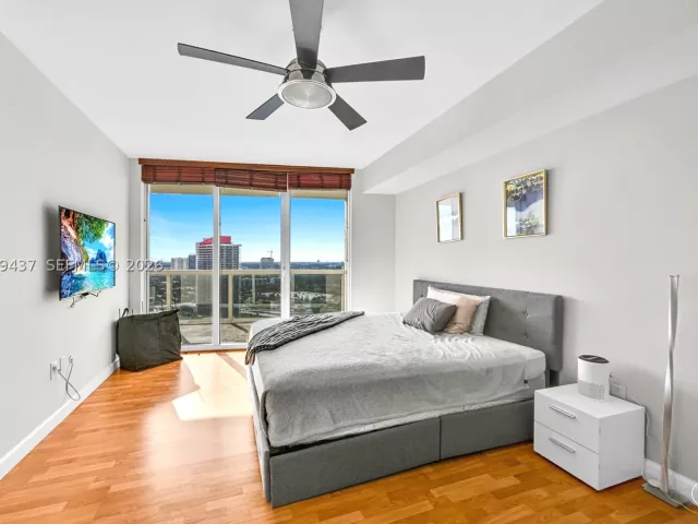 2-bedroom condo for sale in Hallandale Beach - 1850 S Ocean Dr 2709 - MondialRealty