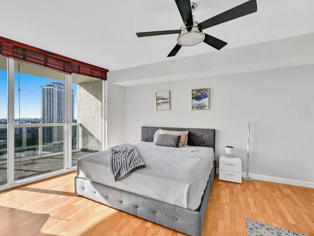 2-bedroom condo for sale in Hallandale Beach - 1850 S Ocean Dr 2709 - MondialRealty