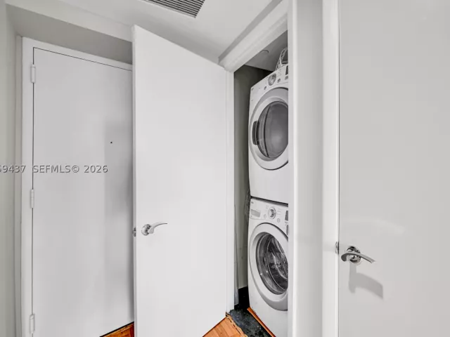 2-bedroom condo for sale in Hallandale Beach - 1850 S Ocean Dr 2709 - MondialRealty