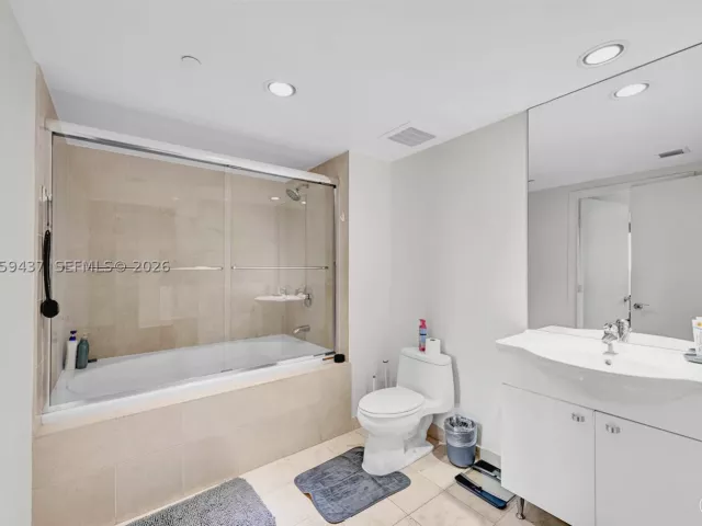 2-bedroom condo for sale in Hallandale Beach - 1850 S Ocean Dr 2709 - MondialRealty