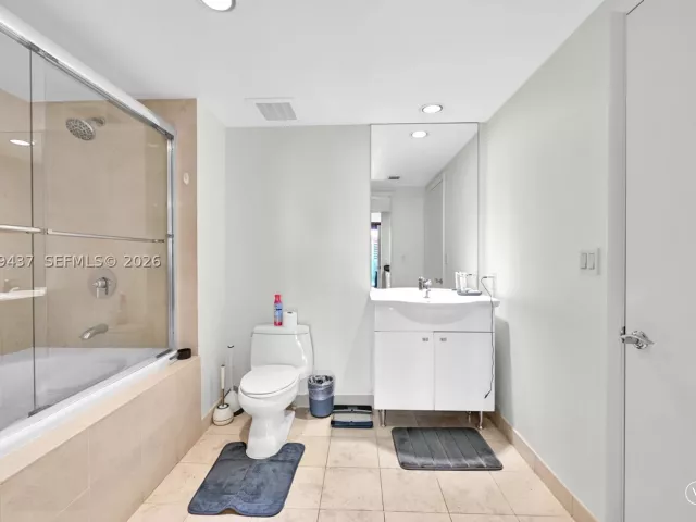 2-bedroom condo for sale in Hallandale Beach - 1850 S Ocean Dr 2709 - MondialRealty