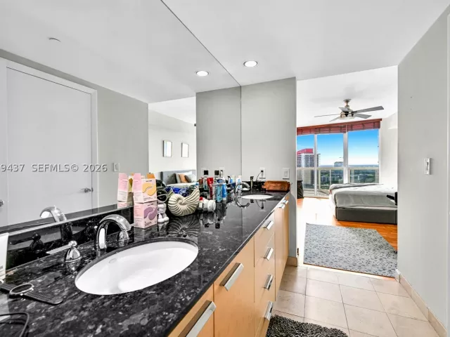 2-bedroom condo for sale in Hallandale Beach - 1850 S Ocean Dr 2709 - MondialRealty