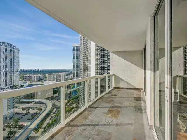 2-bedroom condo for sale in Hallandale Beach - 1850 S Ocean Dr 2709 - MondialRealty