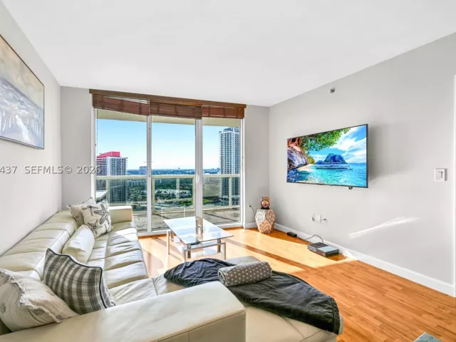 2-bedroom condo for sale in Hallandale Beach - 1850 S Ocean Dr 2709 - MondialRealty