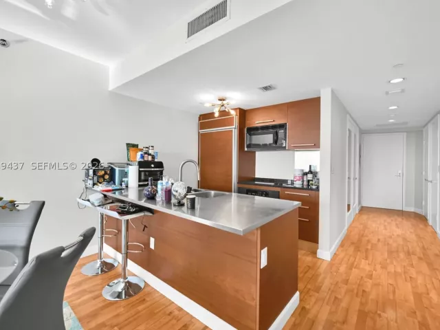2-bedroom condo for sale in Hallandale Beach - 1850 S Ocean Dr 2709 - MondialRealty
