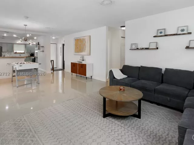 3-bedroom home for sale in Hollywood - 1102 N 13th Ave - MondialRealty