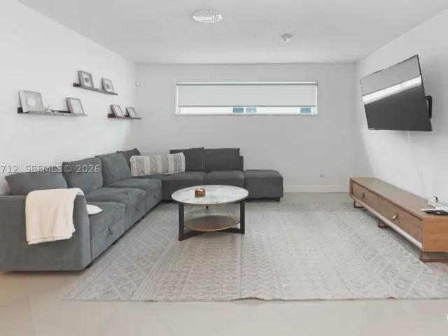 3-bedroom home for sale in Hollywood - 1102 N 13th Ave - MondialRealty
