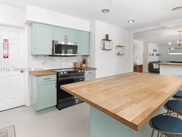 3-bedroom home for sale in Hollywood - 1102 N 13th Ave - MondialRealty