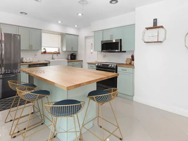 3-bedroom home for sale in Hollywood - 1102 N 13th Ave - MondialRealty