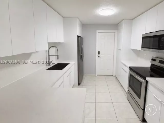 4-bedroom home for rent in Miami - 11405 SW 112th Ter 1 - MondialRealty