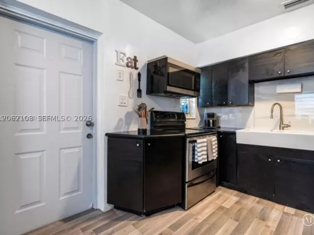 2-bedroom home for rent in Miami - 1021 NW 37th Ave - MondialRealty