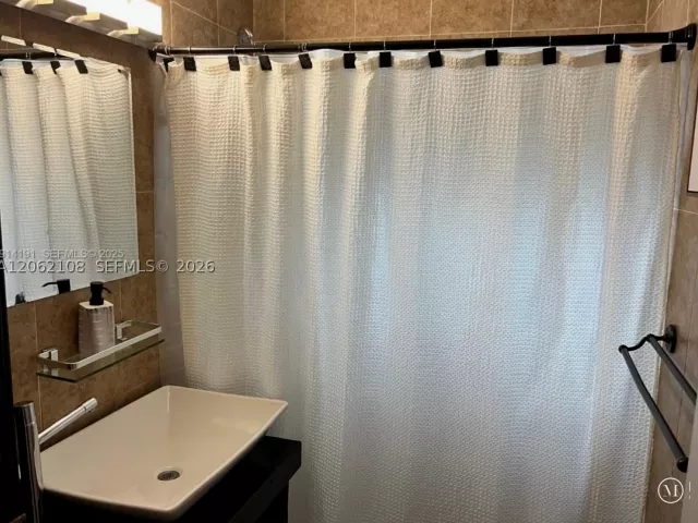 2-bedroom home for rent in Miami - 1021 NW 37th Ave - MondialRealty