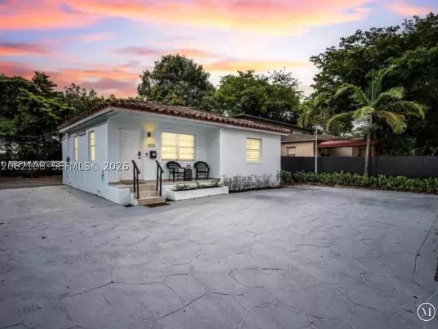 2-bedroom home for rent in Miami - 1021 NW 37th Ave - MondialRealty