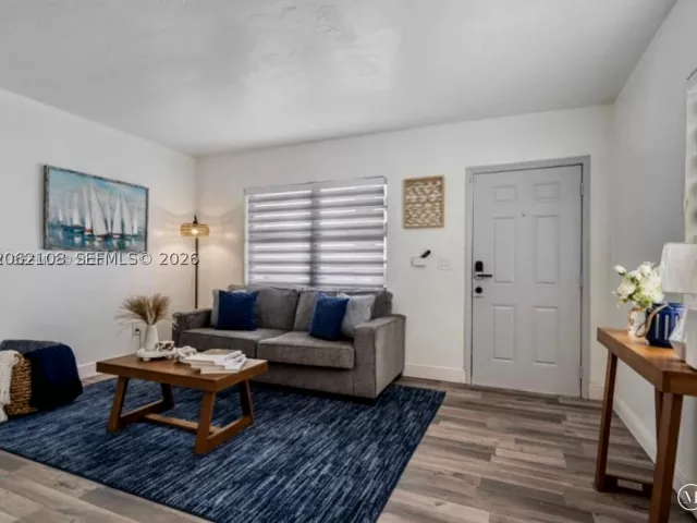 2-bedroom home for rent in Miami - 1021 NW 37th Ave - MondialRealty