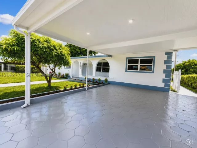 5-bedroom home for sale in Miami Gardens - 17800 NW 8th Ave - MondialRealty