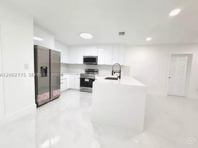 5-bedroom home for sale in Miami Gardens - 17800 NW 8th Ave - MondialRealty