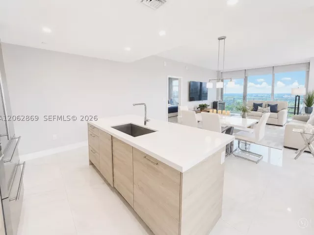 3-bedroom condo for sale in North Miami Beach - 16385 Biscayne Blvd 2007 - MondialRealty
