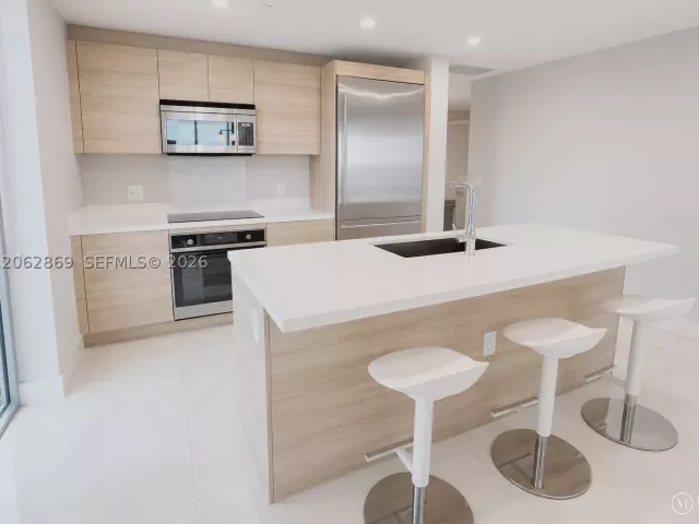 3-bedroom condo for sale in North Miami Beach - 16385 Biscayne Blvd 2007 - MondialRealty