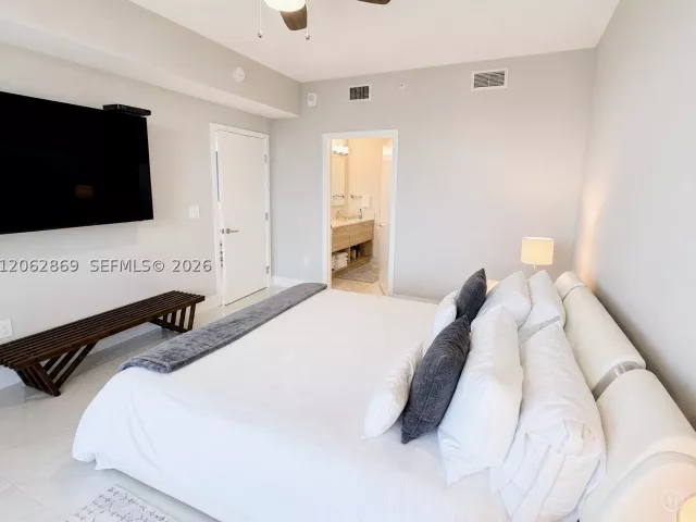 3-bedroom condo for sale in North Miami Beach - 16385 Biscayne Blvd 2007 - MondialRealty