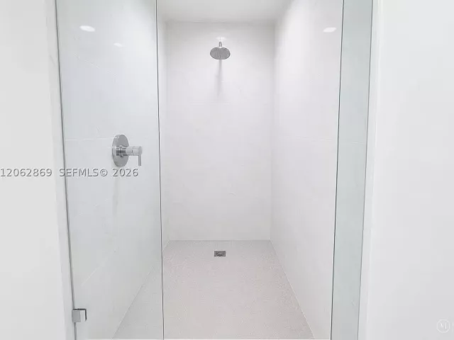 3-bedroom condo for sale in North Miami Beach - 16385 Biscayne Blvd 2007 - MondialRealty