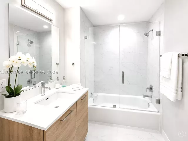 3-bedroom condo for sale in North Miami Beach - 16385 Biscayne Blvd 2007 - MondialRealty