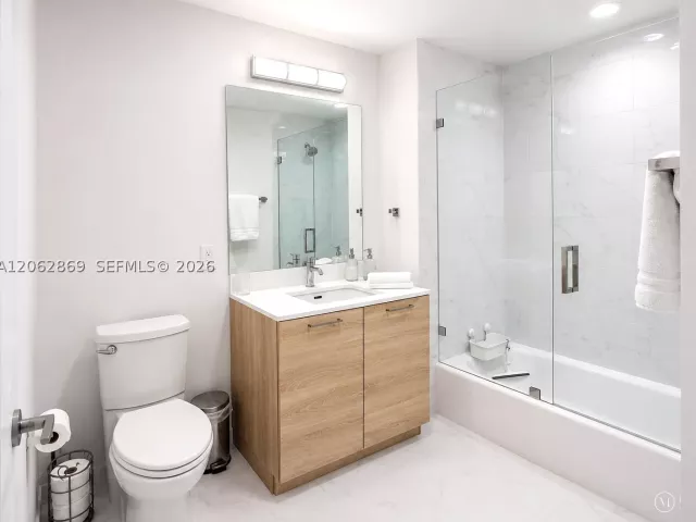 3-bedroom condo for sale in North Miami Beach - 16385 Biscayne Blvd 2007 - MondialRealty