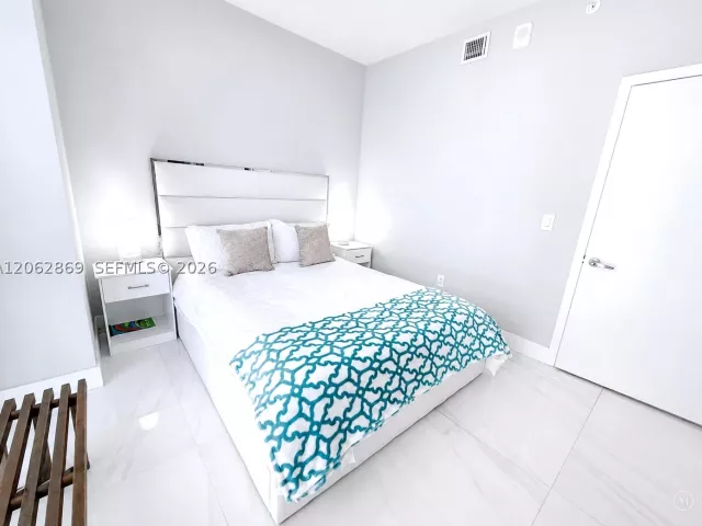 3-bedroom condo for sale in North Miami Beach - 16385 Biscayne Blvd 2007 - MondialRealty