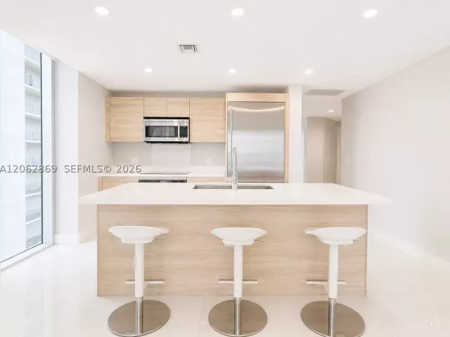3-bedroom condo for sale in North Miami Beach - 16385 Biscayne Blvd 2007 - MondialRealty